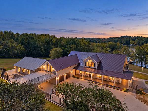 10 Acres of Recreational Land with Home for Sale in Lebanon, Tennessee