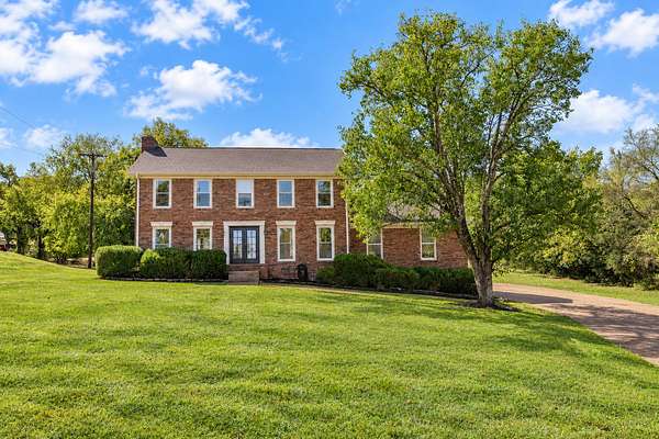 1.7 Acres of Land with Home for Sale in Hendersonville, Tennessee