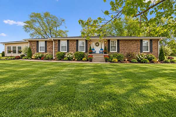 10 Acres of Land with Home for Sale in Lebanon, Tennessee