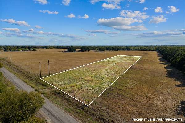 2 Acres of Residential Land for Sale in Marlin, Texas