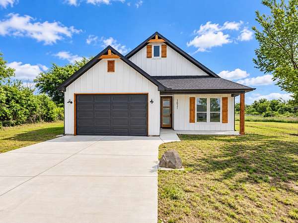 2 Acres of Land with Home for Sale in Boyd, Texas