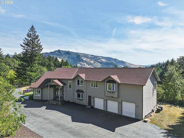 4.86 Acres of Land with Home for Sale in White Salmon, Washington
