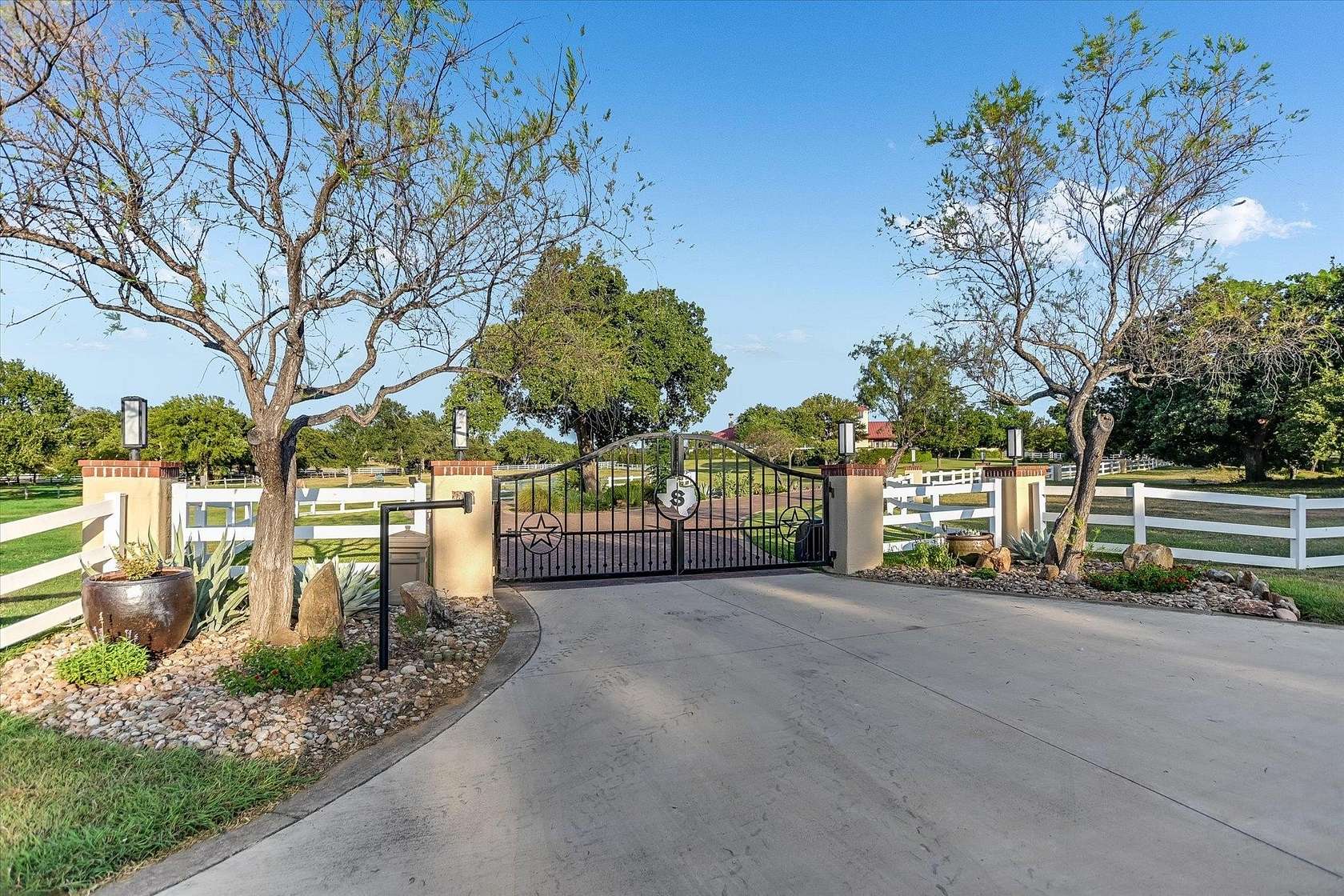 26 Acres of Land with Home for Sale in Horseshoe Bay, Texas
