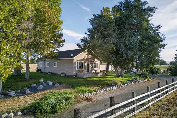 16 Acres of Land with Home for Sale in Sunnyside, Washington