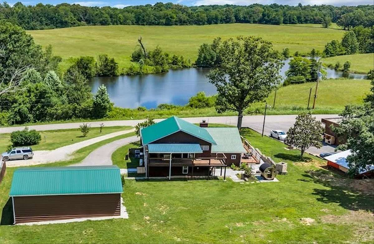 6 Acres of Improved Mixed-Use Land for Sale in Burns, Tennessee