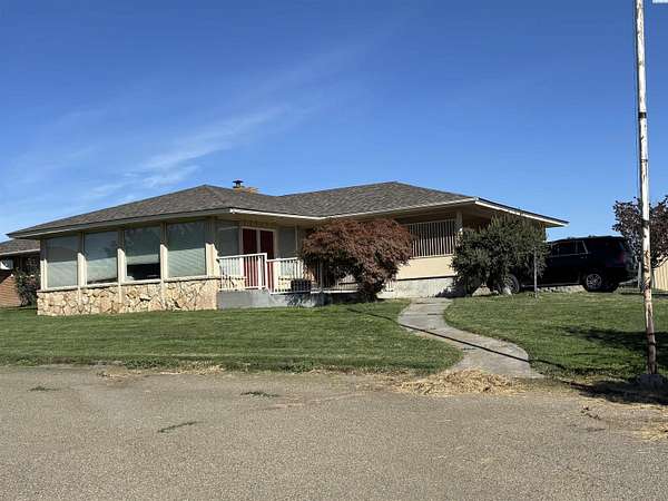 1.8 Acres of Land with Home for Sale in Sunnyside, Washington