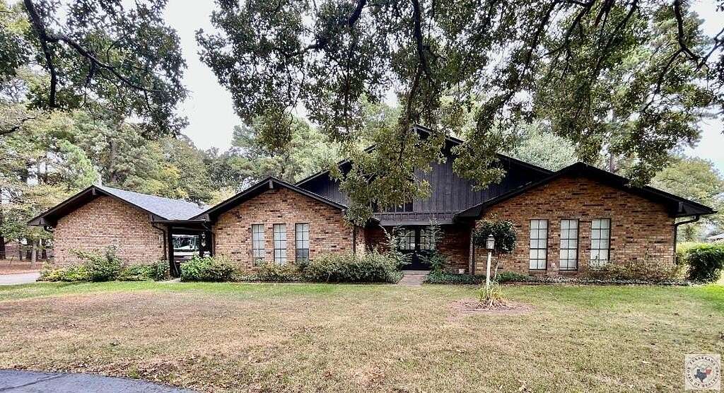 5.7 Acres of Land with Home for Sale in Texarkana, Texas