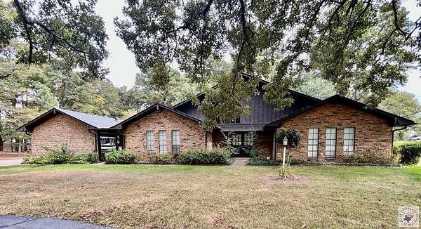 5.7 Acres of Land with Home for Sale in Texarkana, Texas