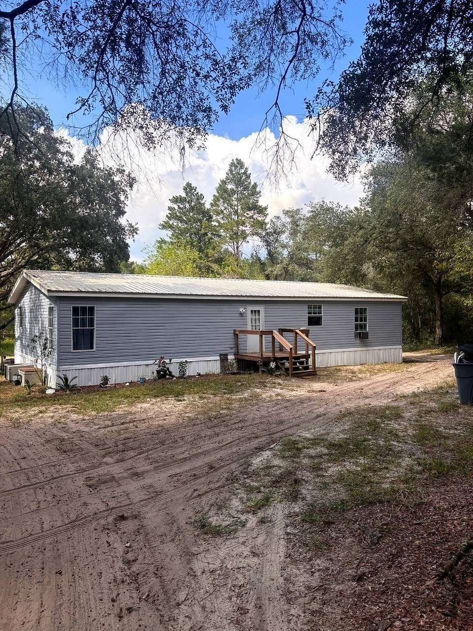 4.36 Acres of Land with Home for Sale in Hawthorne, Florida