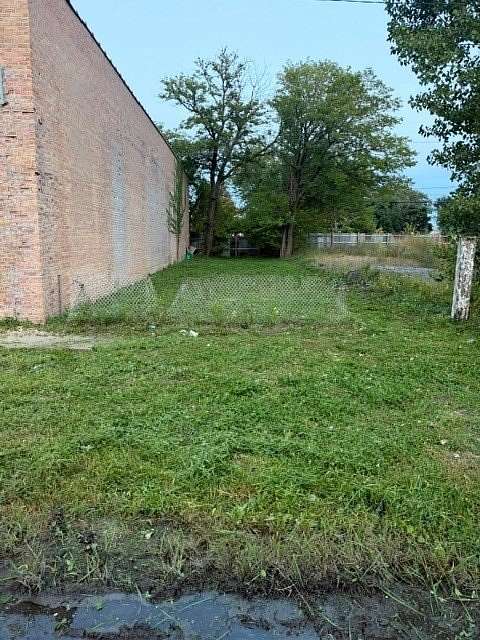 0.06 Acres of Land for Sale in Chicago, Illinois