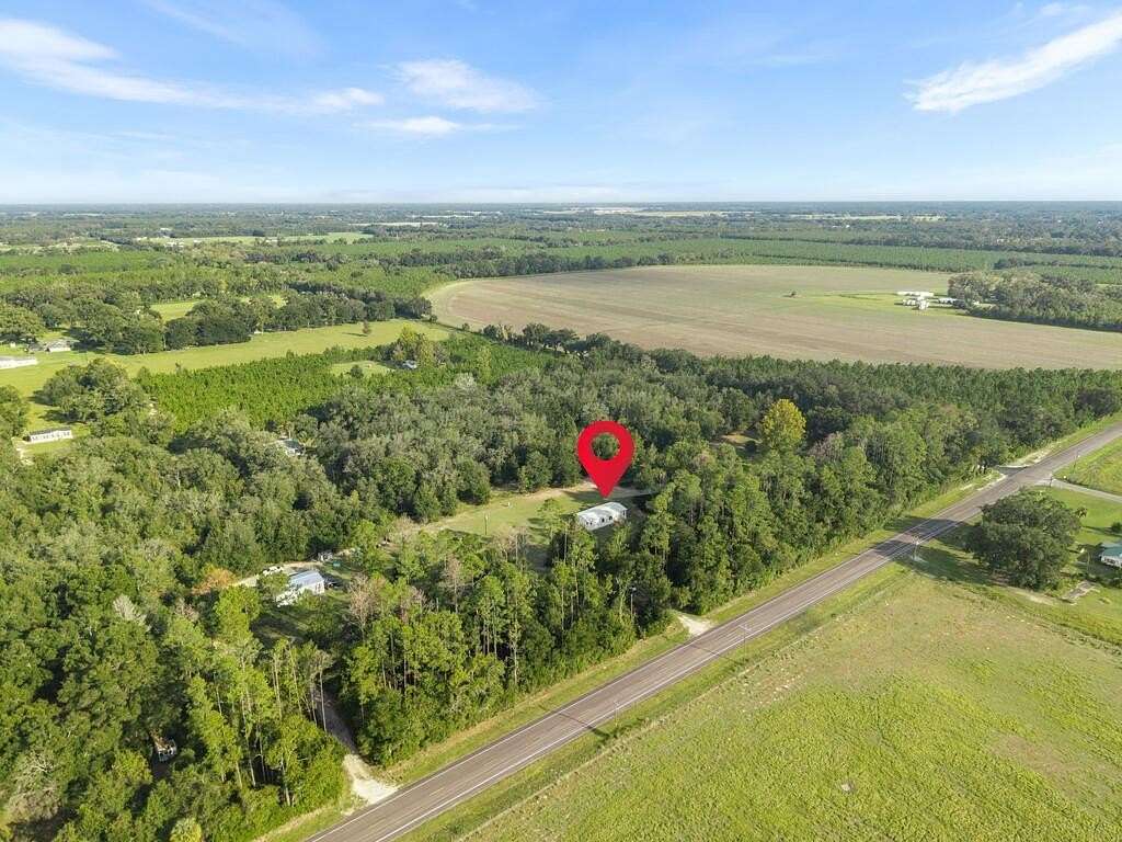 2.5 Acres of Land with Home for Sale in Trenton, Florida
