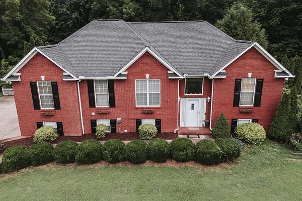 1.5 Acres of Land with Home for Sale in Columbia, Tennessee