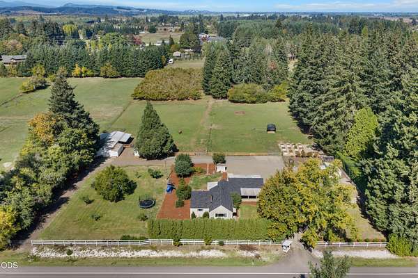4.7 Acres of Land with Home for Sale in Eugene, Oregon