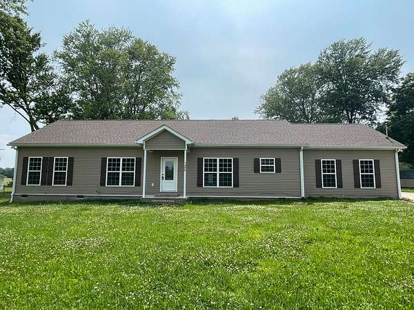 1.7 Acres of Land with Home for Sale in Tullahoma, Tennessee