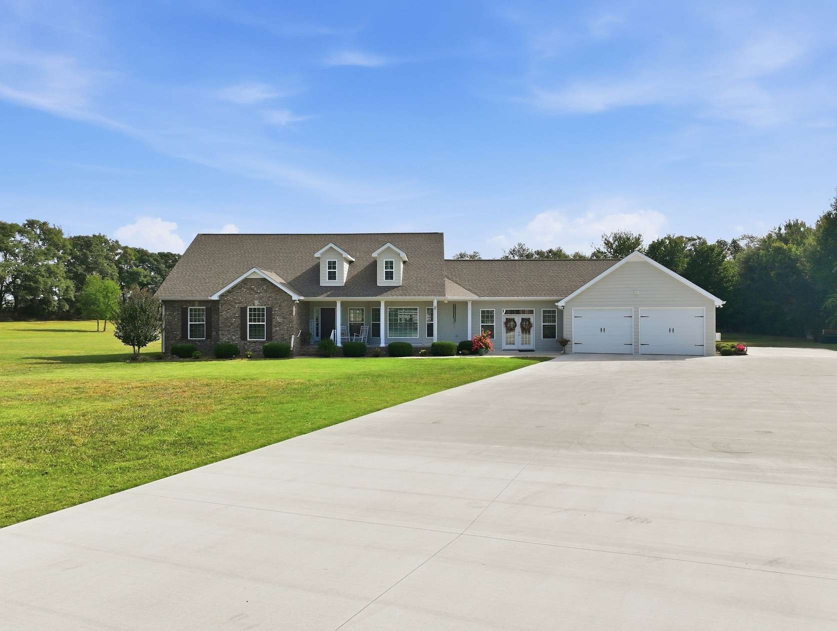 7 Acres of Land with Home for Sale in Hillsboro, Tennessee