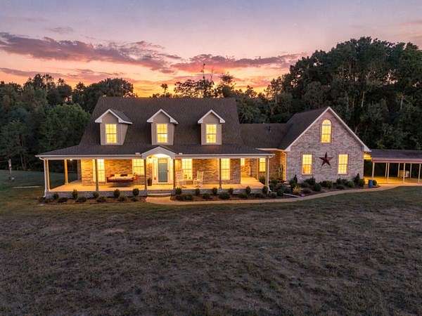 5.1 Acres of Land with Home for Sale in Cottontown, Tennessee
