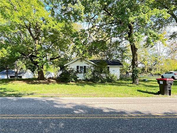 1 Acre of Residential Land for Sale in Uniontown, Ohio