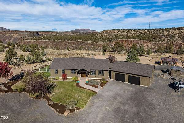 10.7 Acres of Land with Home for Sale in Terrebonne, Oregon