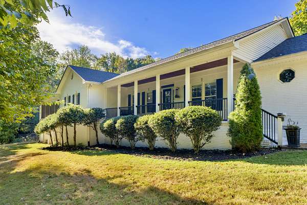 15 Acres of Land with Home for Sale in Columbia, Tennessee