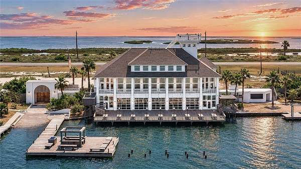 3.19 Acres of Improved Mixed-Use Land for Sale in Aransas Pass, Texas
