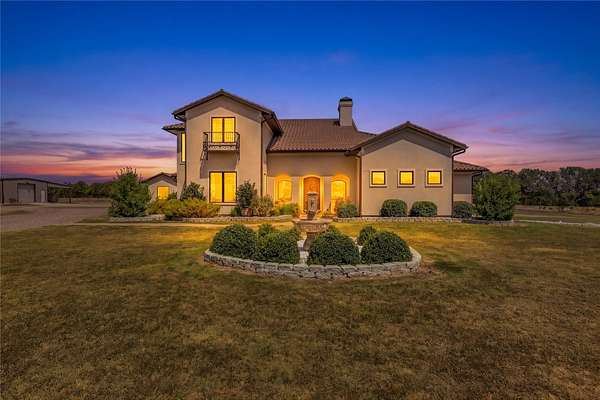 35 Acres of Agricultural Land with Home for Sale in Paris, Texas