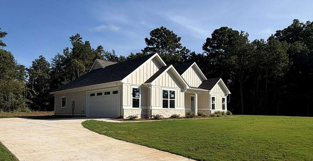 2.42 Acres of Land with Home for Sale in Milledgeville, Georgia