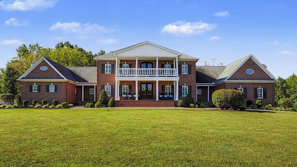 15.6 Acres of Land with Home for Sale in Paris, Tennessee