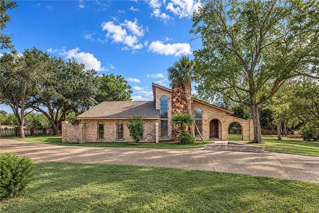 7.12 Acres of Land with Home for Sale in Corpus Christi, Texas