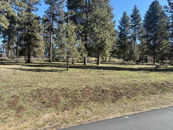 0.47 Acres of Land for Sale in Klamath Falls, Oregon