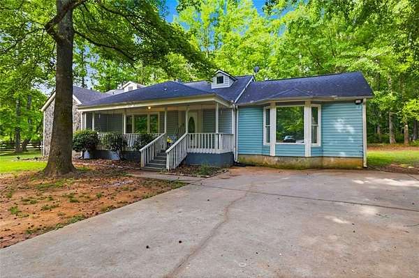 2.86 Acres of Land with Home for Sale in Hampton, Georgia