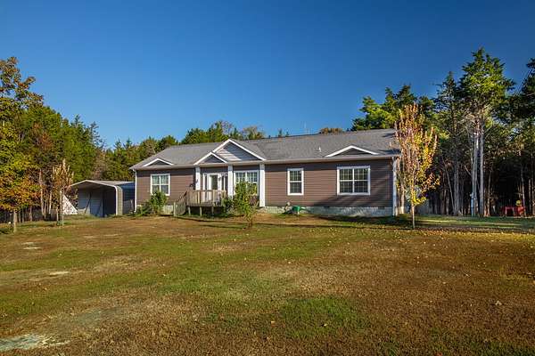 10 Acres of Land with Home for Sale in Columbia, Tennessee