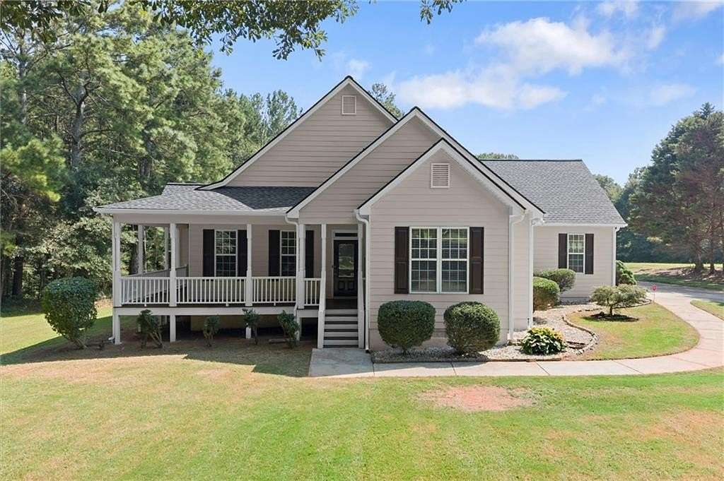 2.79 Acres of Land with Home for Sale in Hampton, Georgia