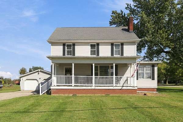 1.76 Acres of Land with Home for Sale in Stoutsville, Ohio