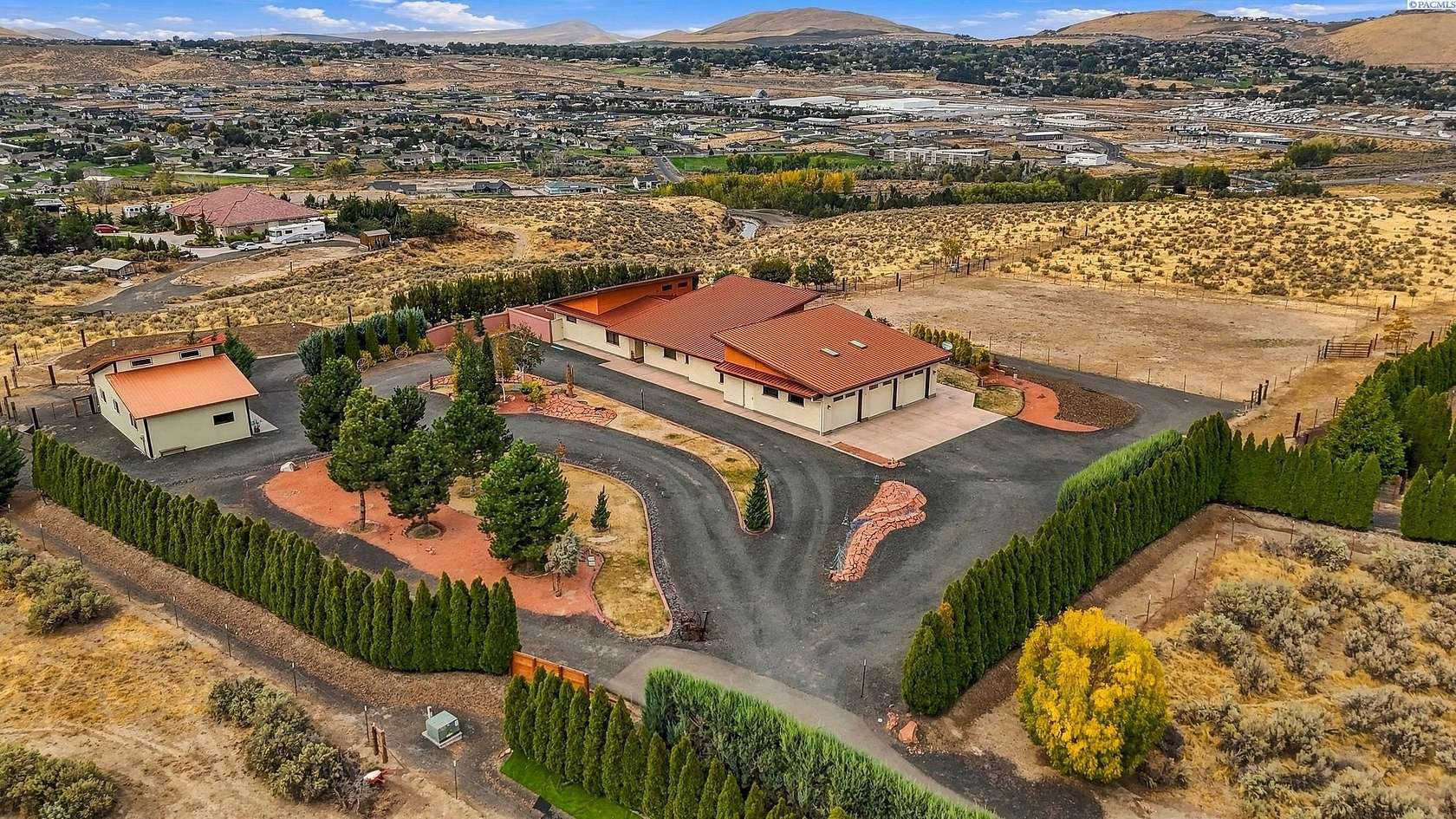 16.7 Acres of Land with Home for Sale in Kennewick, Washington