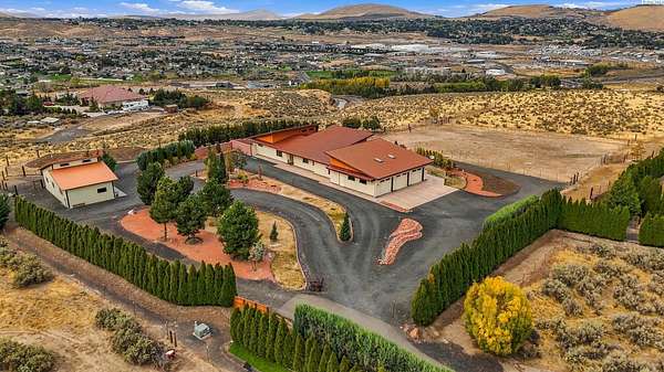 16.7 Acres of Land with Home for Sale in Kennewick, Washington