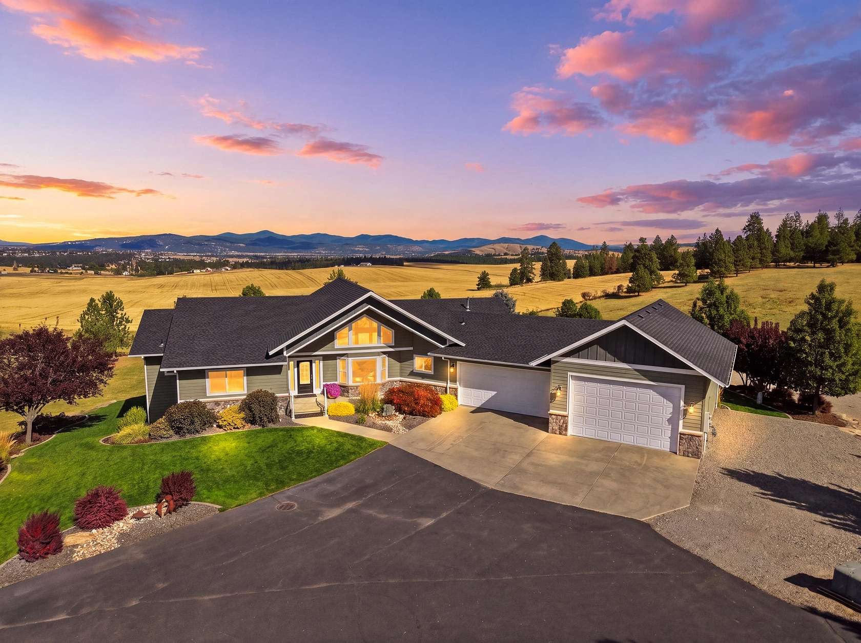 11 Acres of Land with Home for Sale in Greenacres, Washington