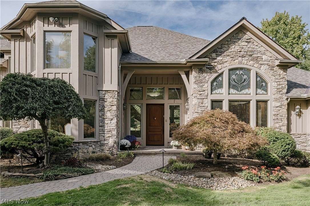 2.6 Acres of Land with Home for Sale in Moreland Hills, Ohio