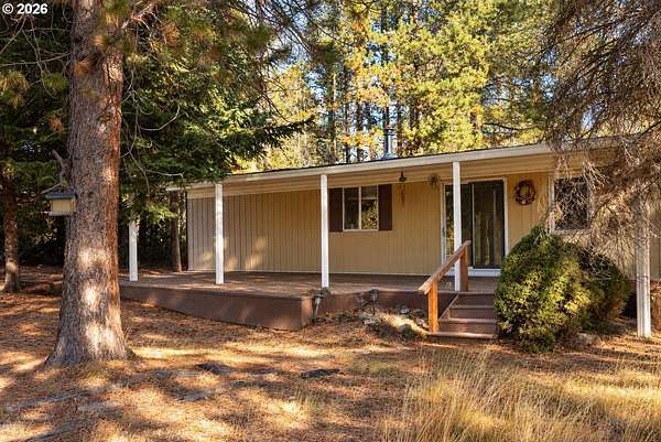 1.53 Acres of Land with Home for Sale in La Pine, Oregon