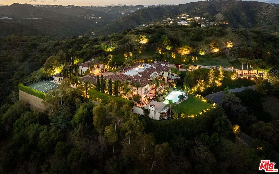 2.76 Acres of Improved Mixed-Use Land for Sale in Los Angeles, California