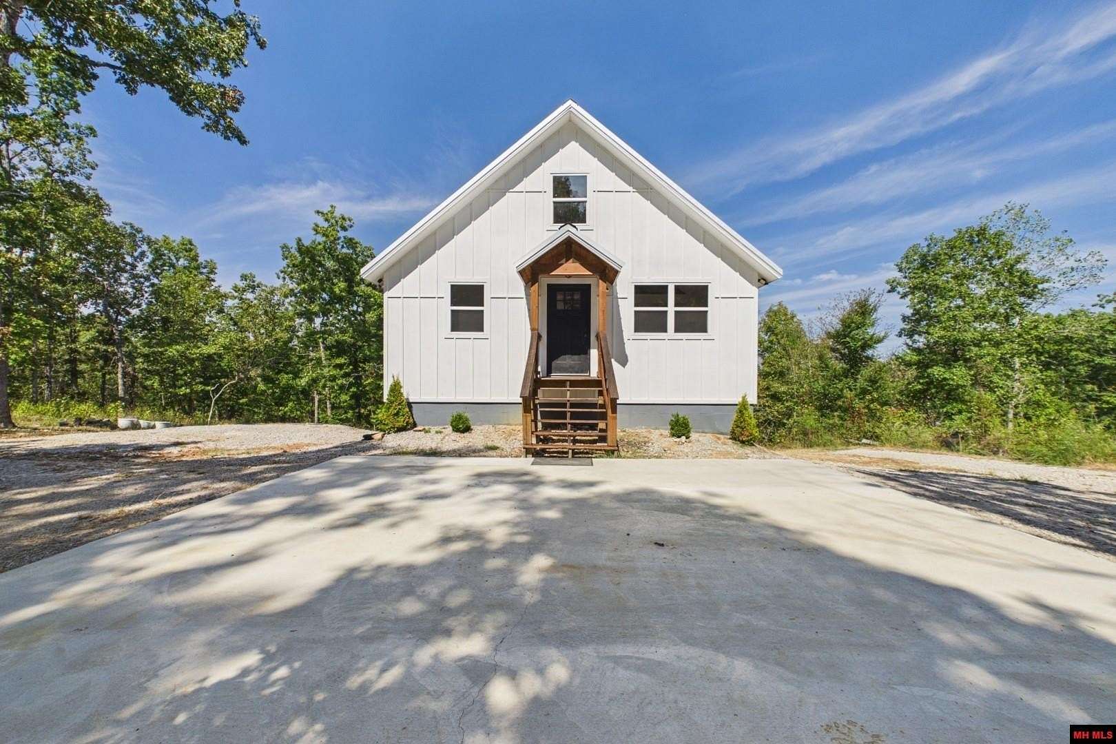 3.36 Acres of Land with Home for Sale in Briarcliff, Arkansas