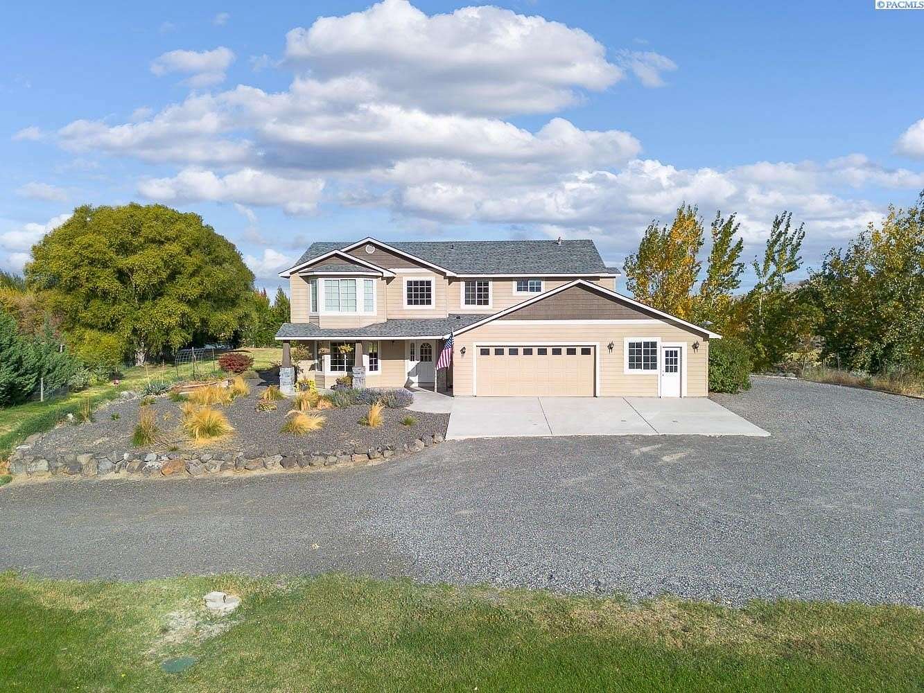 2.5 Acres of Land with Home for Sale in West Richland, Washington
