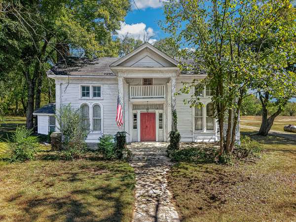 13.3 Acres of Land with Home for Sale in Fayetteville, Tennessee