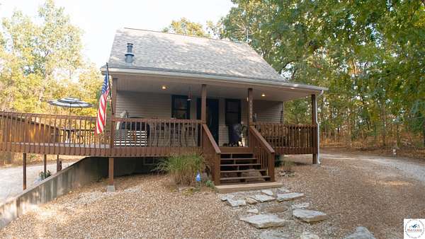 14.6 Acres of Land with Home for Sale in Warsaw, Missouri