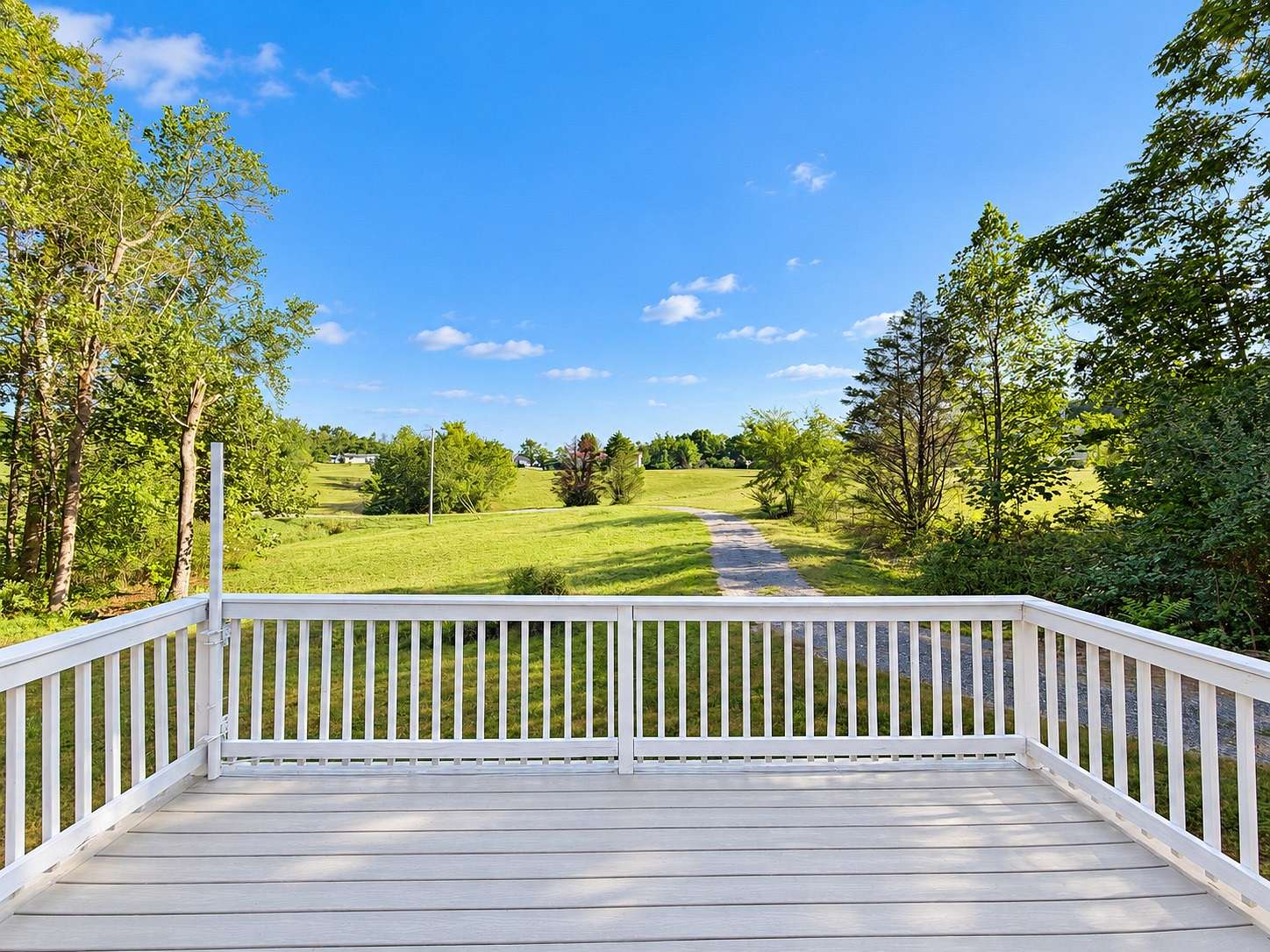 1.5 Acres of Land with Home for Sale in Pleasant View, Tennessee