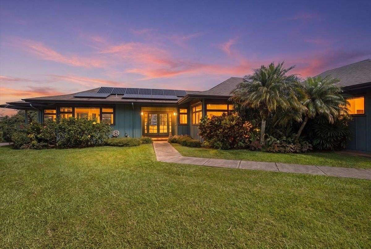 2 Acres of Land with Home for Sale in Haʻikū, Hawaii