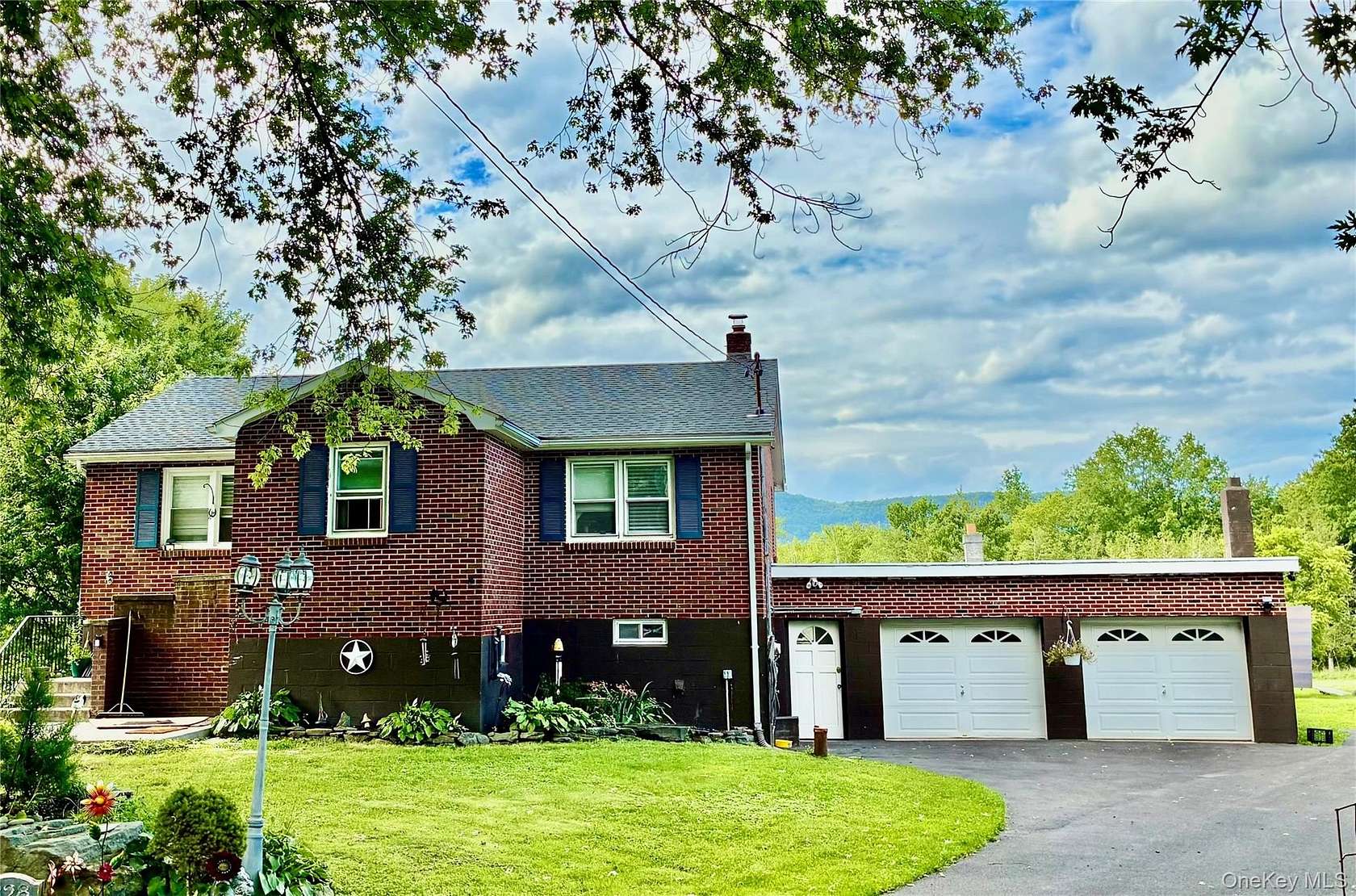 2.1 Acres of Land with Home for Sale in Gardiner, New York