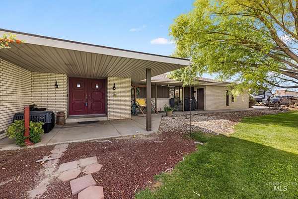 10 Acres of Land with Home for Sale in Twin Falls, Idaho