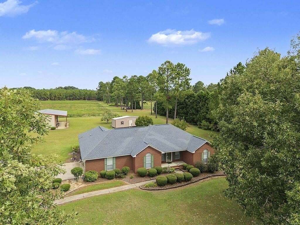 20.6 Acres of Agricultural Land with Home for Sale in Albany, Georgia