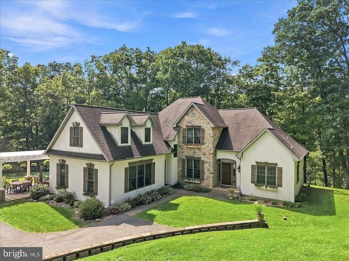 15.8 Acres of Land with Home for Sale in Bangor, Pennsylvania