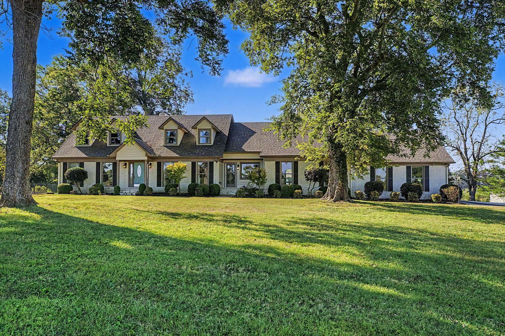 31.5 Acres of Recreational Land with Home for Sale in Paris, Tennessee